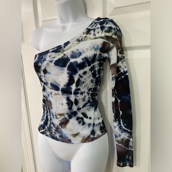 Small top - Picture 1 of 1